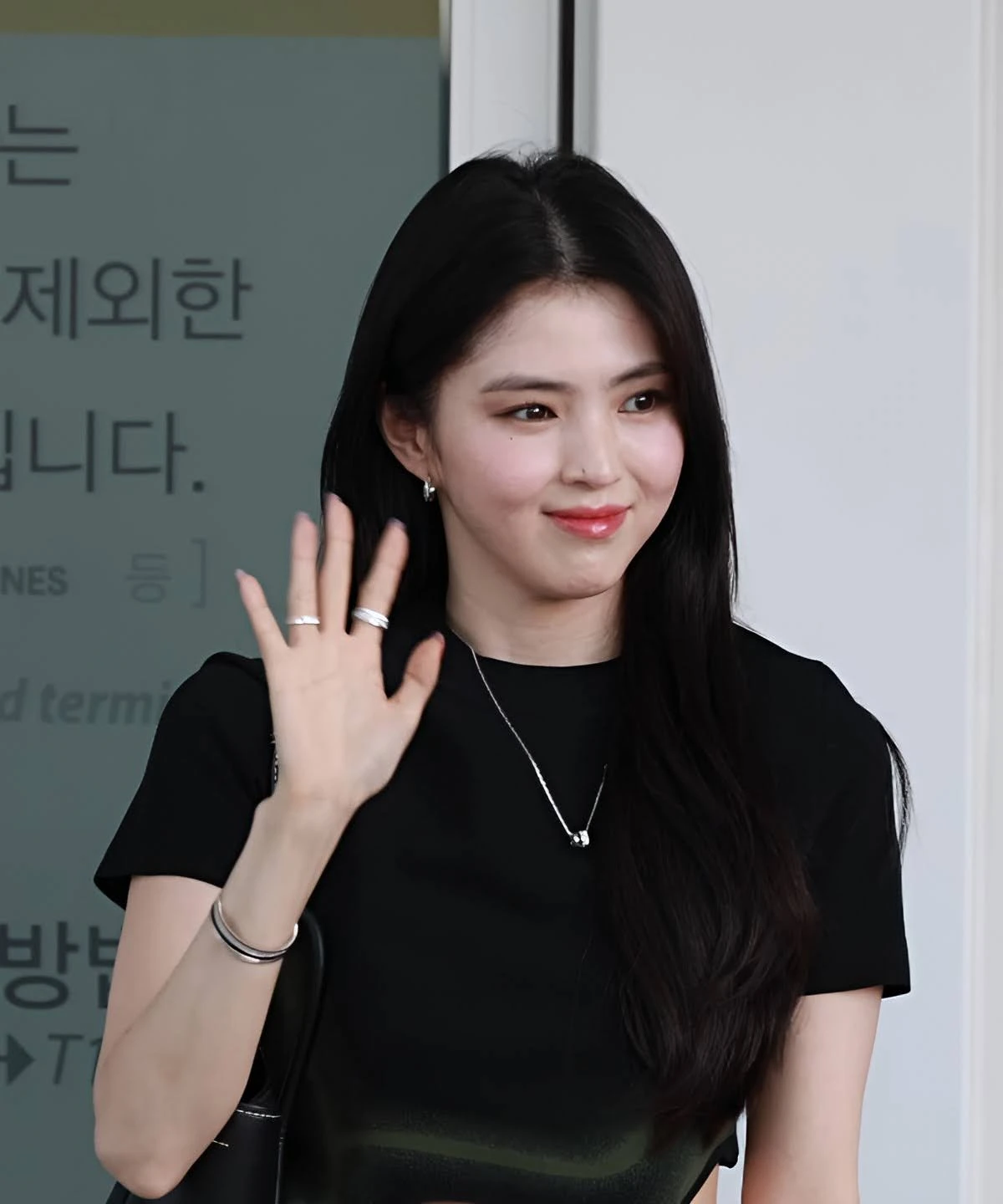 Han So-hee wearing saturated autumn looks with molten metallics, showcasing burnt sienna, chartreuse, emerald, molten gold, and espresso from the Vibrant Autumn palette.