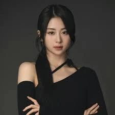 Editorial gallery of Yunjin (LE SSERAFIM) styled in true summer outfits mixing navy, raspberry, and soft lavender, highlighting powder blue, soft lilac, rose quartz, silvery sage, and midnight plum.