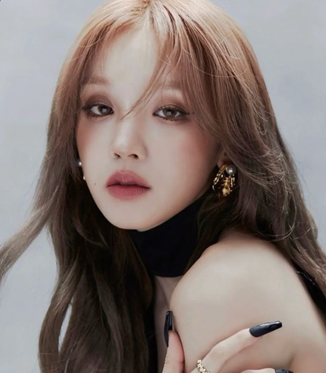 Editorial gallery of Yuqi ((G)I-DLE) styled in true summer outfits mixing navy, raspberry, and soft lavender, highlighting powder blue, soft lilac, rose quartz, silvery sage, and midnight plum.